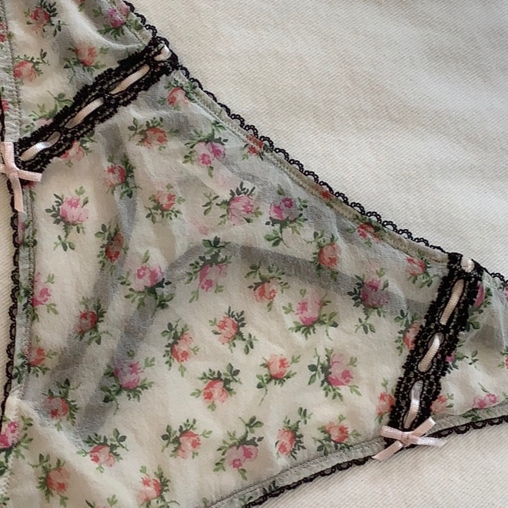 Legaby Thong